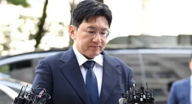 HYBE Chairman Bang Si-hyuk Under Investigation