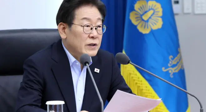 Lee Jae Myung Approval Rating
